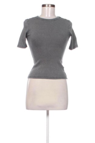 Γυναικείο t-shirt Sinsay, Μέγεθος XS, Χρώμα Γκρί, Τιμή 8,00 €, #138003145