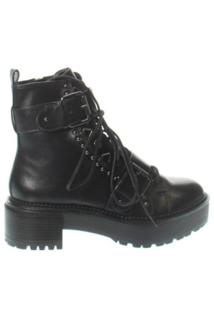 Botine de damă Bershka, Mărime 36, Culoare Negru, Preț 221,62 Lei, #137998063