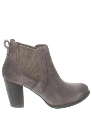 Дамски боти UGG Australia, Размер 40, Цвят Сив, Цена 128,02 €, #137999132
