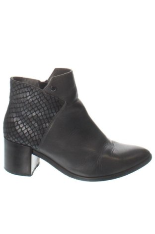 Дамски боти Unbranded, Размер 38, Цвят Черен, Цена 39,00 €, #137992710