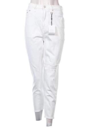 Dámske džínsy  Tommy Jeans, Veľkosť S, Farba Biela, Cena  50,00 €, #137989367