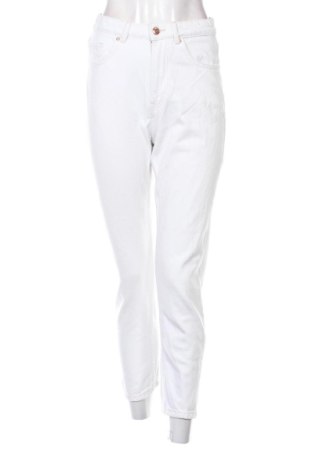 Női farmernadrág Bershka, Méret S, Szín Fehér, Ár 4 965 Ft, #138020598