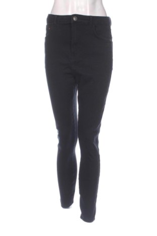 Blugi de femei Bershka, Mărime M, Culoare Negru, Preț 88,00 Lei, #138028364