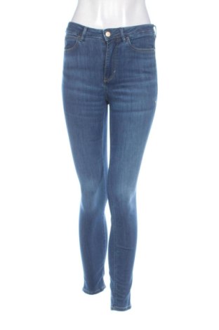 Damskie jeansy Guess, Rozmiar S, Kolor Niebieski, Cena 148,17 zł, #138031919