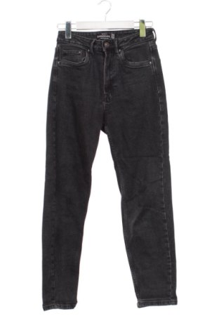 Damskie jeansy Stradivarius, Rozmiar XS, Kolor Czarny, Cena 57,26 zł, #138003072