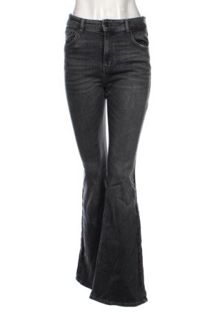 Blugi de femei Pull&Bear, Mărime M, Culoare Gri, Preț 76,99 Lei, #138010960