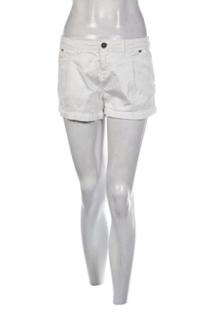 Damen Shorts Bershka, Größe M, Farbe Weiß, Preis 9,00 €, #138020044
