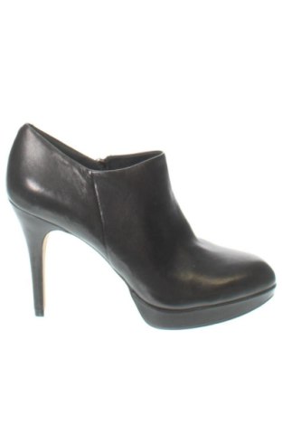 Încălțăminte de damă Vince Camuto, Mărime 39, Culoare Negru, Preț 446,00 Lei, #138026581