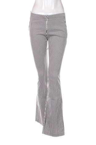 Damenhose Pull&Bear, Größe L, Farbe Mehrfarbig, Preis € 11,05, #138022751