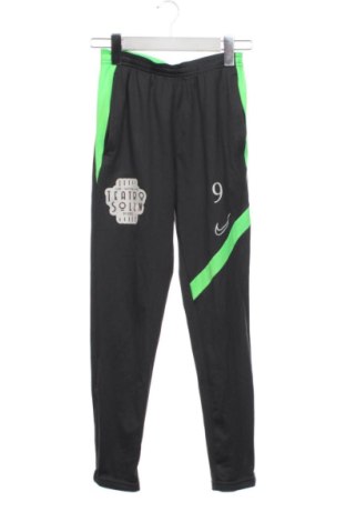 Dětské tepláky Nike, Velikost 10-11y/ 146-152 cm, Barva Vícebarevné, Cena  704,00 Kč, #137999549