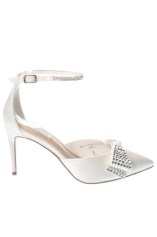 Сандали Steve Madden, Размер 39, Цвят Бял, Цена 89,47 €, #138017822