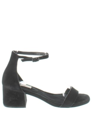 Сандали Steve Madden, Размер 39, Цвят Черен, Цена 74,41 €, #138029515