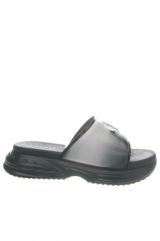 Чехли Calvin Klein Jeans, Размер 40, Цвят Сребрист, Цена 86,91 €, #133952980