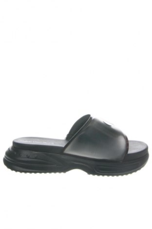 Чехли Calvin Klein Jeans, Размер 40, Цвят Сив, Цена 86,91 €, #133953503