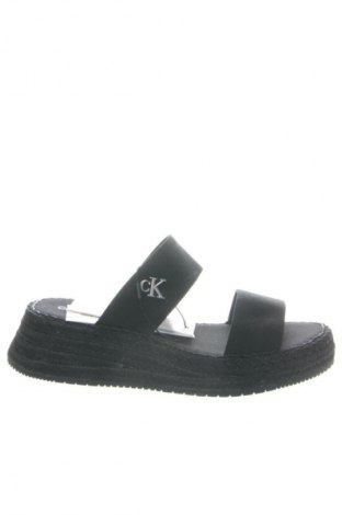 Чехли Calvin Klein Jeans, Размер 37, Цвят Черен, Цена 57,77 €, #133954149