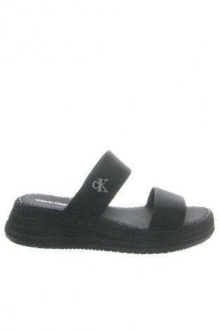 Чехли Calvin Klein Jeans, Размер 38, Цвят Черен, Цена 25,05 €, #133955752