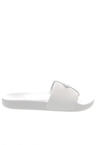 Чехли Calvin Klein Jeans, Размер 40, Цвят Бял, Цена 35,27 €, #133956214