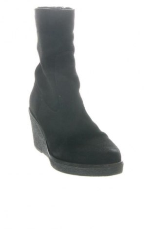 Damskie botki Carmela, Rozmiar 35, Kolor Czarny, Cena 71,99 zł