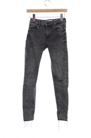 Dámske džínsy  Bershka, Veľkosť XXS, Farba Sivá, Cena  6,95 €