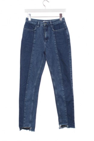 Damskie jeansy NA-KD, Rozmiar XS, Kolor Niebieski, Cena 43,34 zł