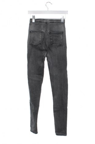 Dámske džínsy  Pretty Little Thing, Veľkosť S, Farba Sivá, Cena  7,19 €