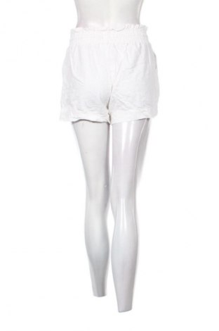 Damen Shorts Beloved, Größe M, Farbe Weiß, Preis 4,99 €