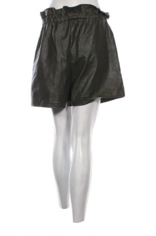 Dámské kraťasy  Kendall & Kylie, Velikost L, Barva Zelená, Cena  1 034,00 Kč