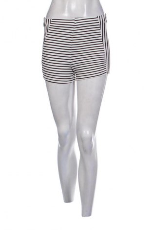 Дамски къс панталон Pull&Bear, Размер M, Цвят Многоцветен, Цена 7,67 €