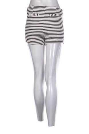 Дамски къс панталон Pull&Bear, Размер M, Цвят Многоцветен, Цена 7,67 €