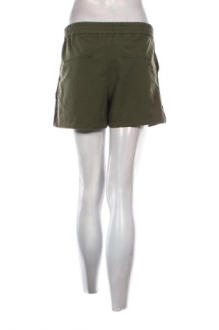 Dámské kraťasy  Pull&Bear, Velikost S, Barva Zelená, Cena  69,00 Kč
