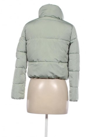 Дамско яке Bershka, Размер XS, Цвят Зелен, Цена 30,16 €
