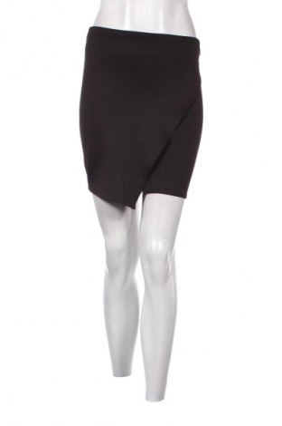 Пола Boohoo, Размер S, Цвят Черен, Цена 2,04 €