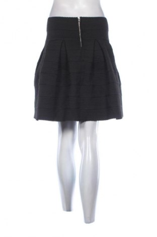 Пола H&M, Размер S, Цвят Черен, Цена 3,06 €