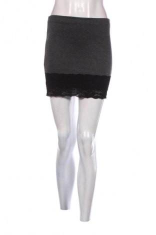 Sukňa Stradivarius, Veľkosť S, Farba Sivá, Cena  2,95 €