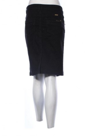 Пола Unbranded, Размер S, Цвят Черен, Цена 3,06 €