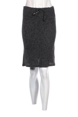 Пола Unbranded, Размер M, Цвят Черен, Цена 8,18 €