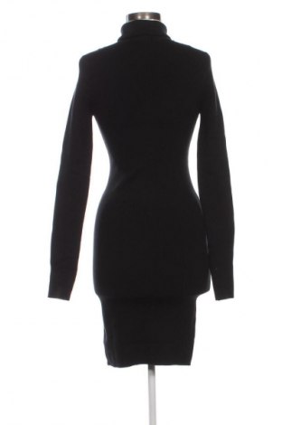 Рокля Calvin Klein Jeans, Размер M, Цвят Черен, Цена 36,81 €