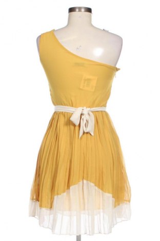 Рокля Fee Red, Размер S, Цвят Жълт, Цена 2,04 €