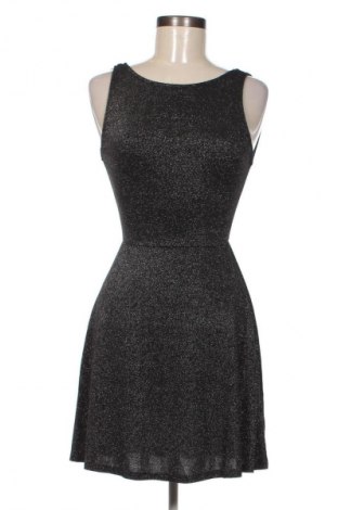 Šaty  H&M Divided, Velikost S, Barva Černá, Cena  207,00 Kč