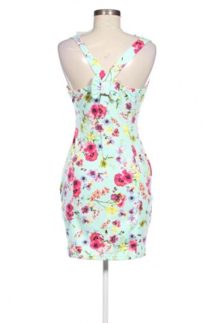 Šaty  Pull&Bear, Velikost L, Barva Vícebarevné, Cena  59,00 Kč