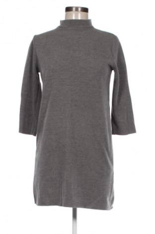 Šaty  Pull&Bear, Velikost S, Barva Šedá, Cena  49,00 Kč