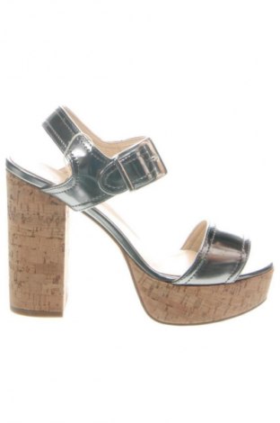 Σανδάλια Divine Follie, Μέγεθος 38, Χρώμα Ασημί, Τιμή 15,99 €