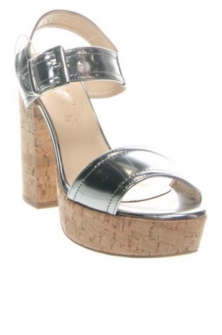 Σανδάλια Divine Follie, Μέγεθος 38, Χρώμα Ασημί, Τιμή 15,99 €
