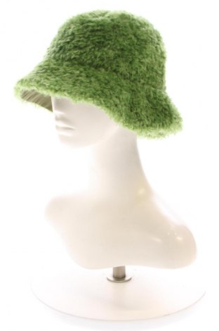 Шапка Karl Lagerfeld, Цвят Зелен, Цена 31,69 €