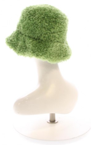 Шапка Karl Lagerfeld, Цвят Зелен, Цена 31,69 €