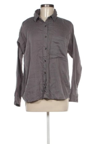Cămașă de femei Forever 21, Mărime M, Culoare Gri, Preț 145,29 Lei, #138029443