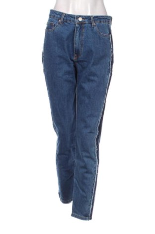 Damskie jeansy Bershka, Rozmiar M, Kolor Niebieski, Cena 67,74 zł, #138065946
