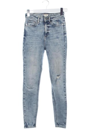 Damskie jeansy River Island, Rozmiar XS, Kolor Niebieski, Cena 71,97 zł, #138069028