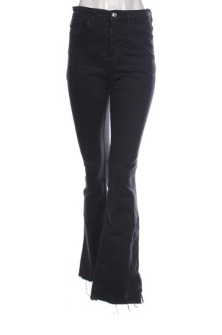 Damskie jeansy Stradivarius, Rozmiar S, Kolor Czarny, Cena 59,68 zł, #138071979