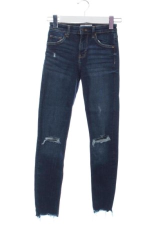 Γυναικείο Τζίν Bershka, Μέγεθος XS, Χρώμα Μπλέ, Τιμή 13,00 €, #138059576